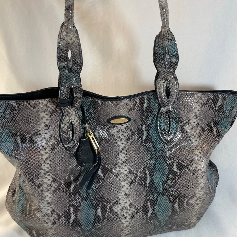 Tahari Beautiful leather tote